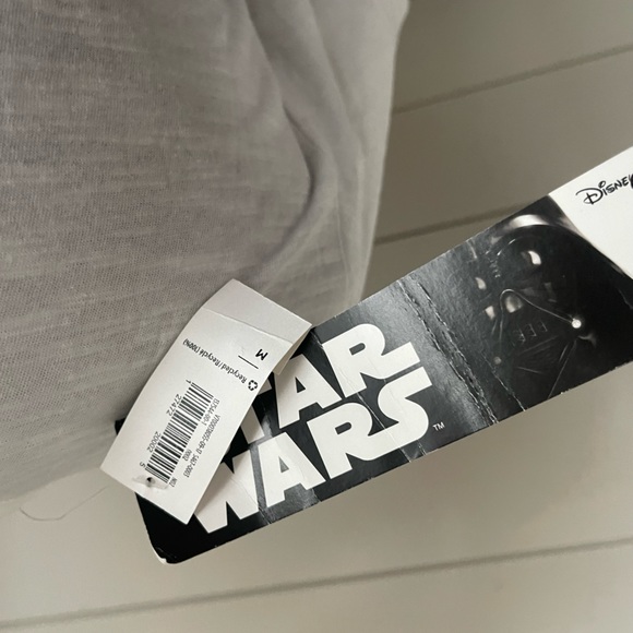 Old Navy Disney Star Wars Tshirt NWT - Picture 3 of 4